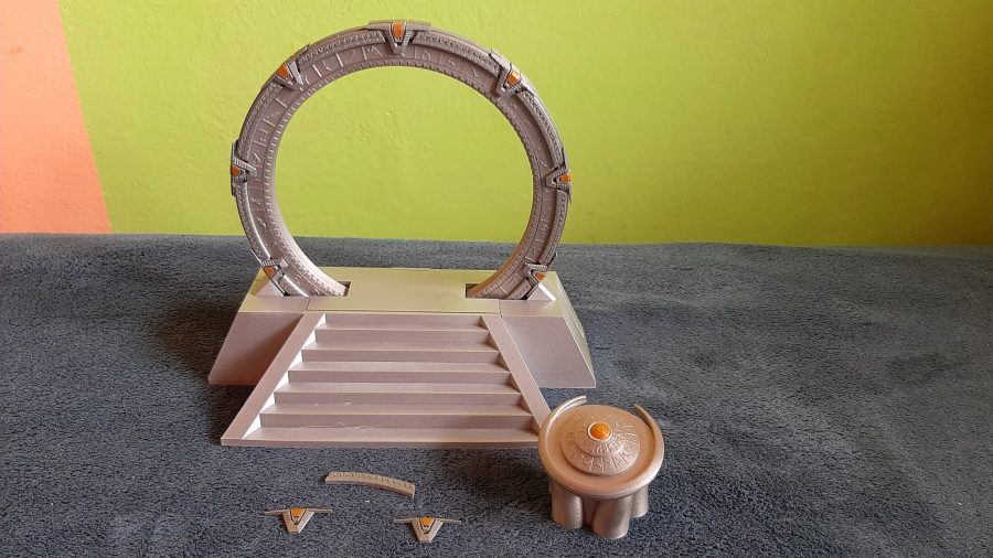 Stargate in an off-world pedestal with a DHD