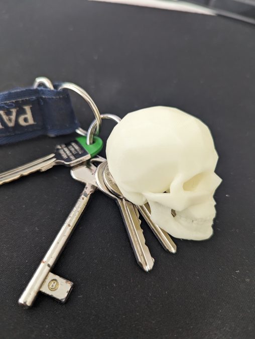 Skull low poly pendant - keyring 