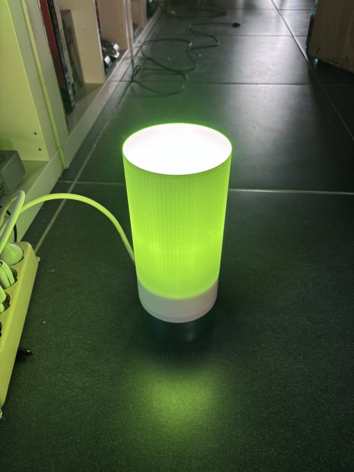 Simple table lamp