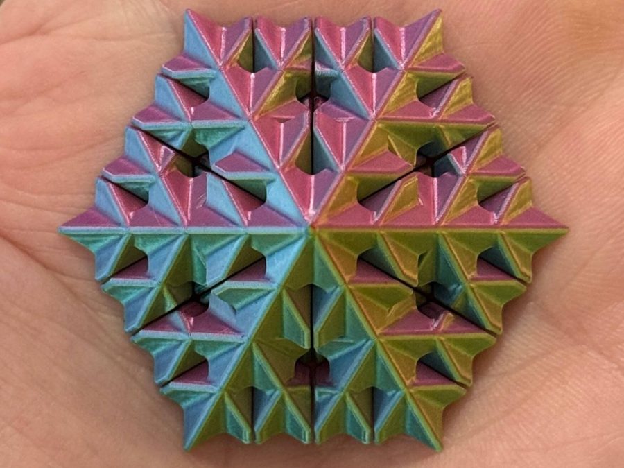 Sierpiński Snowflake Fractal Pyramid - Level 2 (Vase Mode)