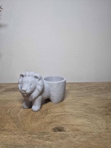 Lion planter