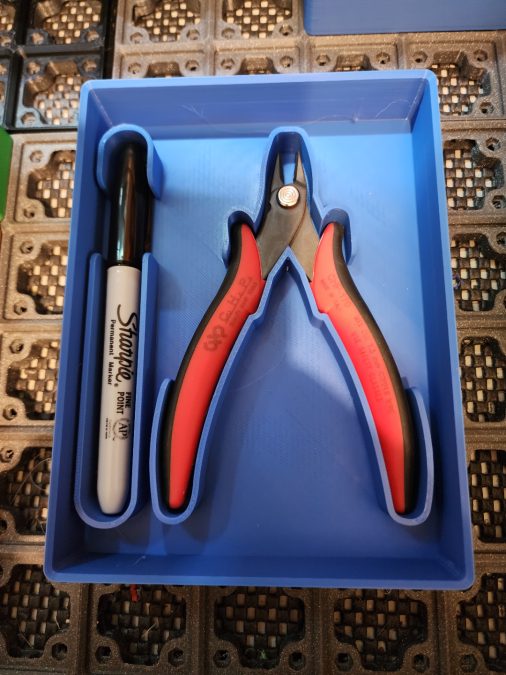 Gridfinity bin for CHP-170 Micro Cutter and a Shaprie