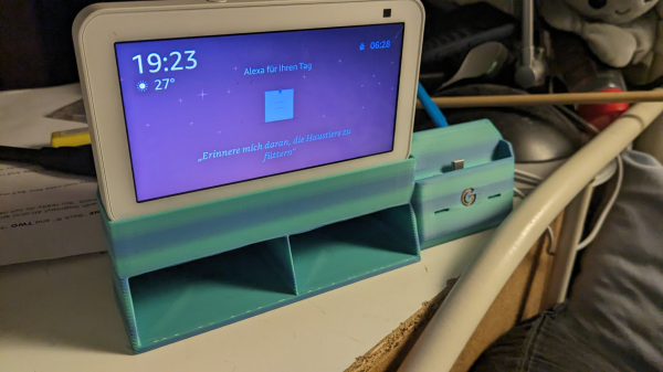 Lucyna´s Amazon Echo5 and Google Pixel 6a Stand