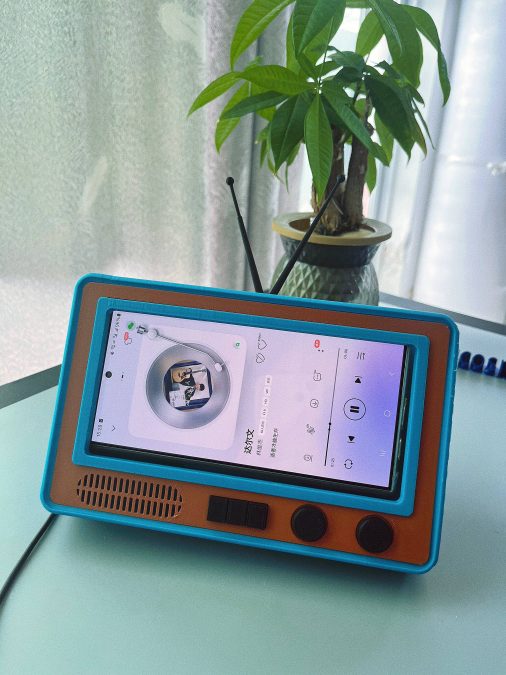 多功能复古电视手机支架带蓝牙音箱和无线充 Multi functional Retro phone stand