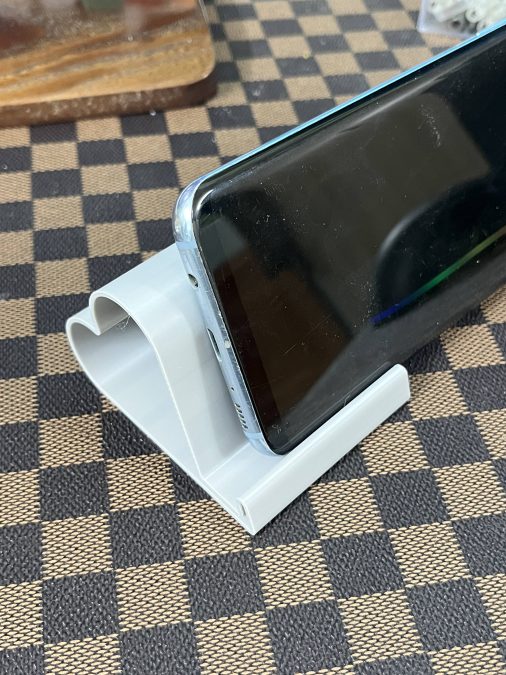 heart-shaped phone stand