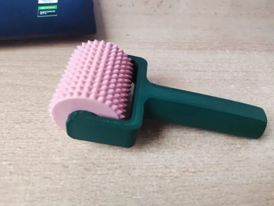 Pocket facial massage roller