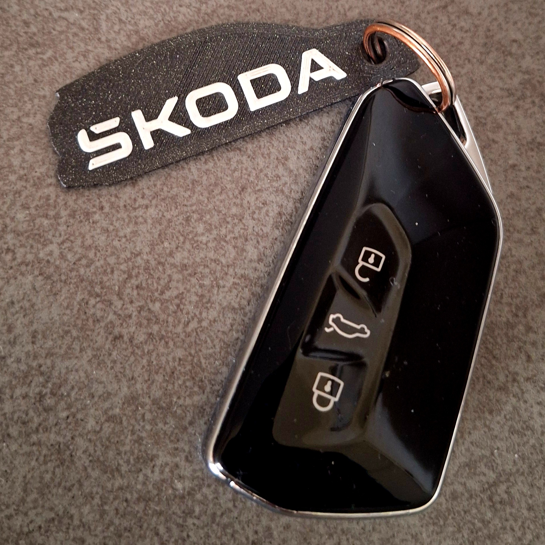 Elroq key ring