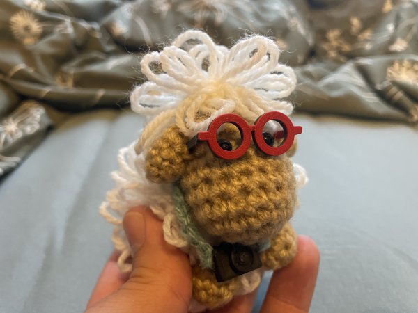 Miniature round glasses (accessory)