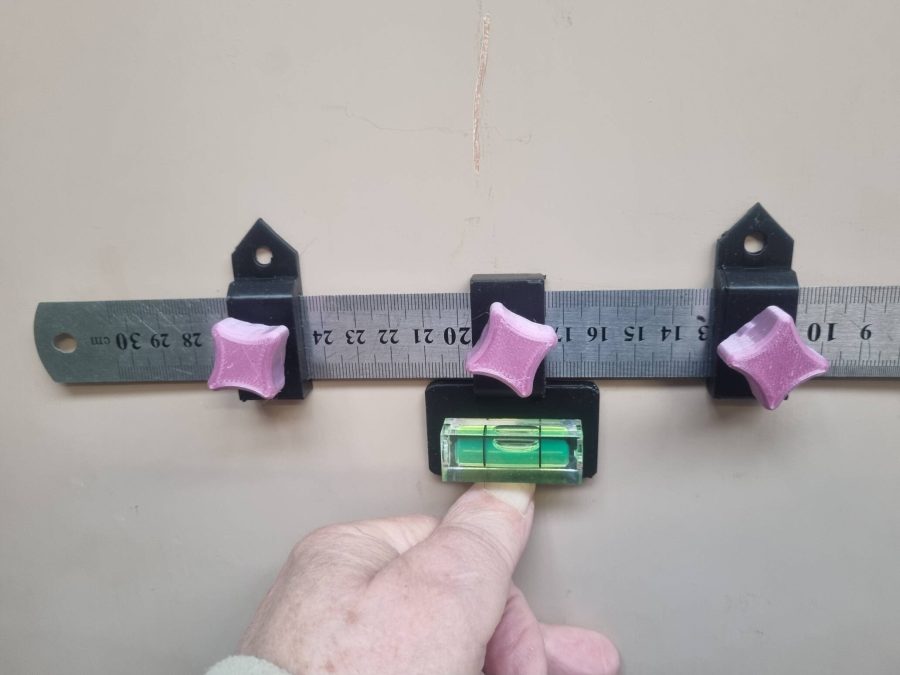 Simple hole finder and marker