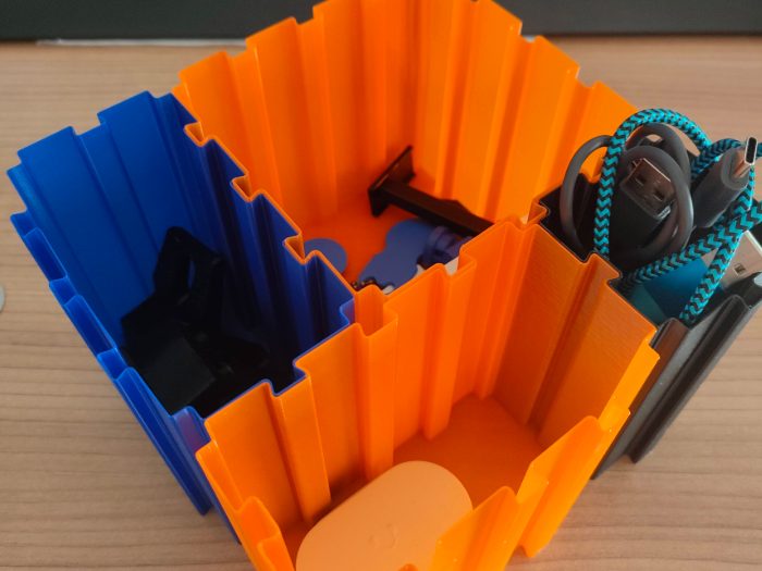 Customizable desk organizer