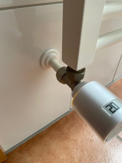 Abdeckung Heizungsrohr