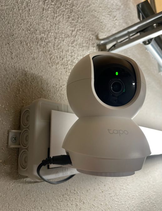 TP-Link Tapo C200 - Flat mount