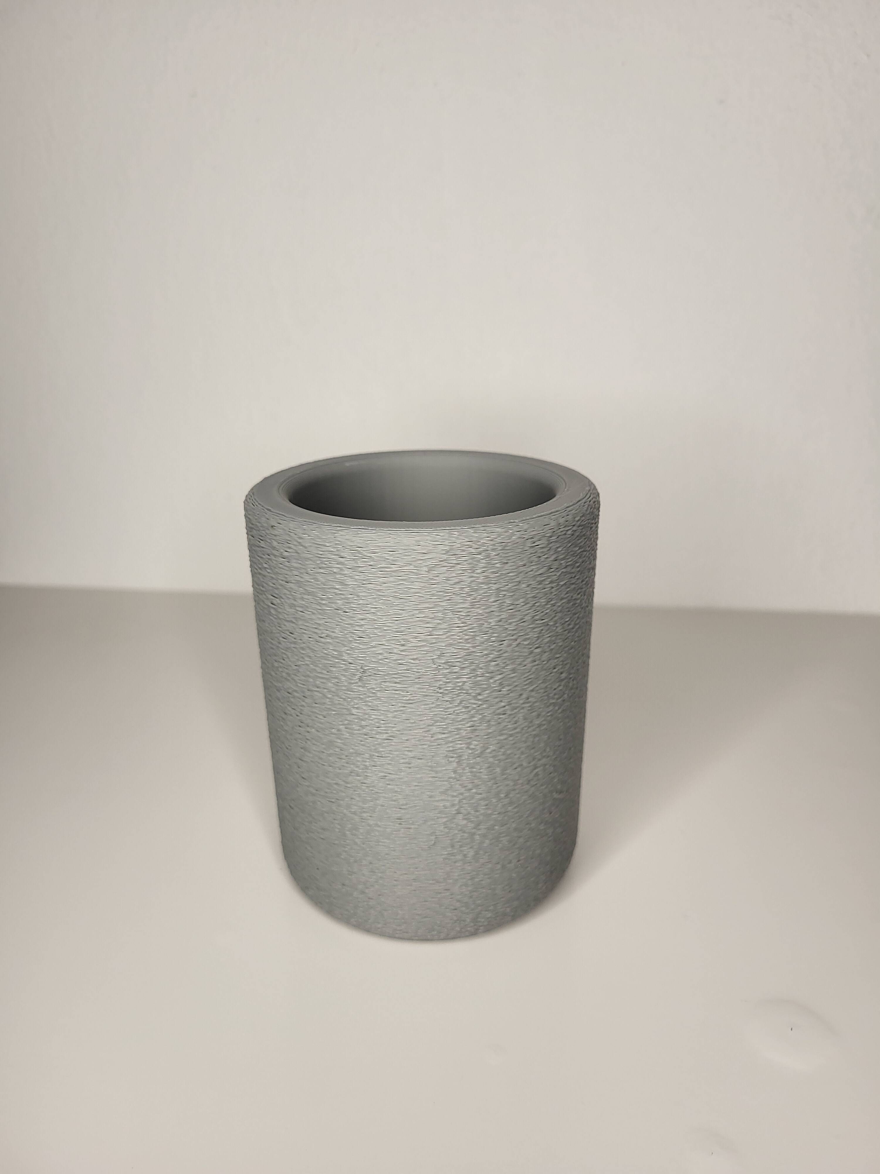 mug  / vessel / pen holder / toothbrush holder