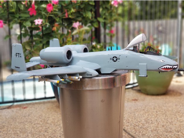 A 10 Warthog 1 16th Scale Snap Together Plane