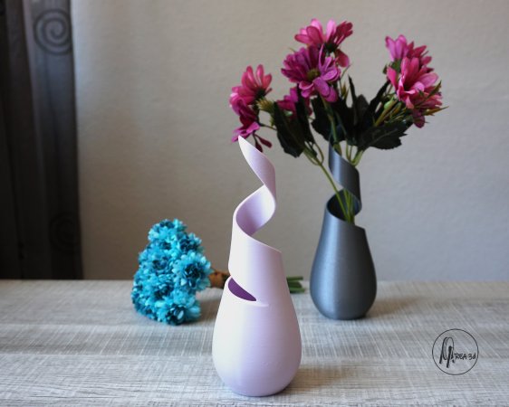 Giroid Vase