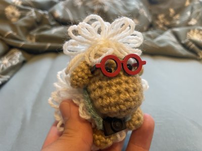 Miniature round glasses (accessory)