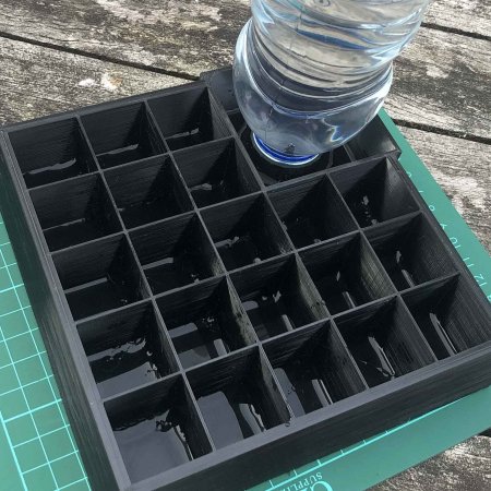 Self watering seed propagator / tray