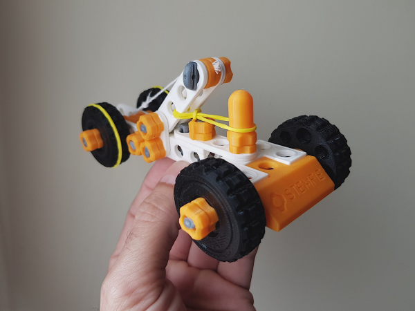 STEMFIE rubber-band-driven car