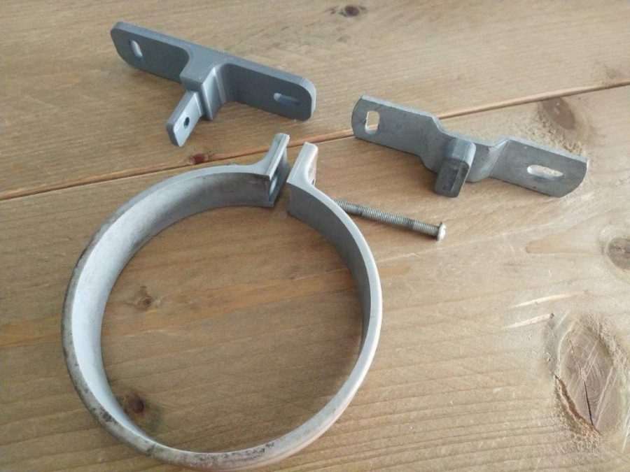 Rain water drainage pipe support bracket