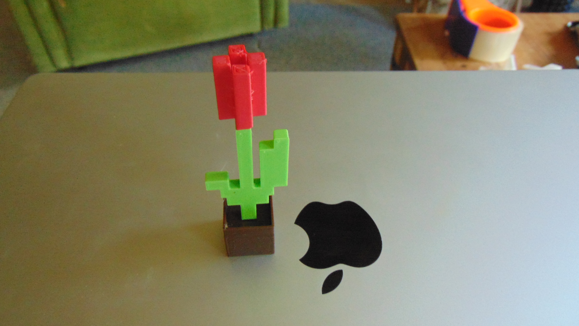 Simple Minecraft Tulip Cake Decoration