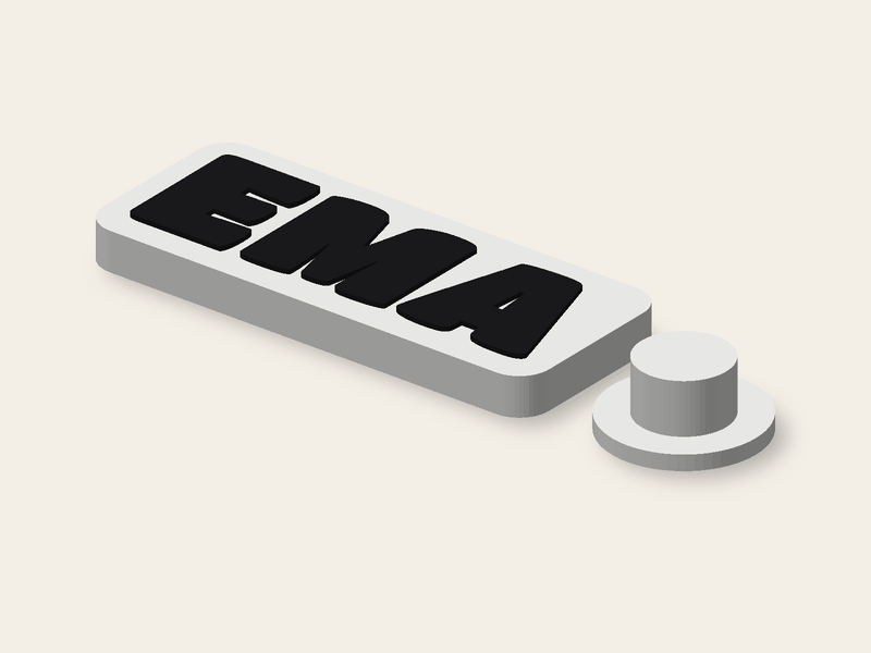 Las iniciales EMA sobre un rectángulo de 60 mm en Titan One.