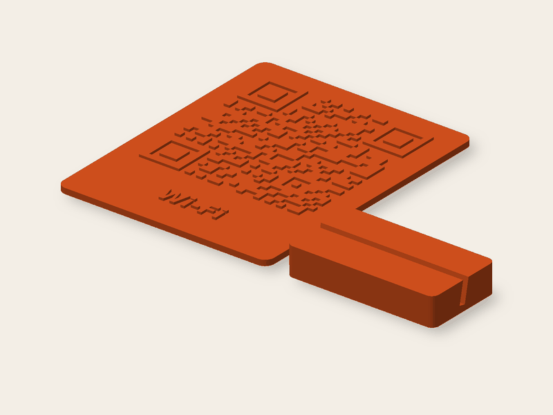 QR cedulka 90 × 113 mm s popiskem Wi-Fi ve stolním stojánku, pro hosty kavárny.